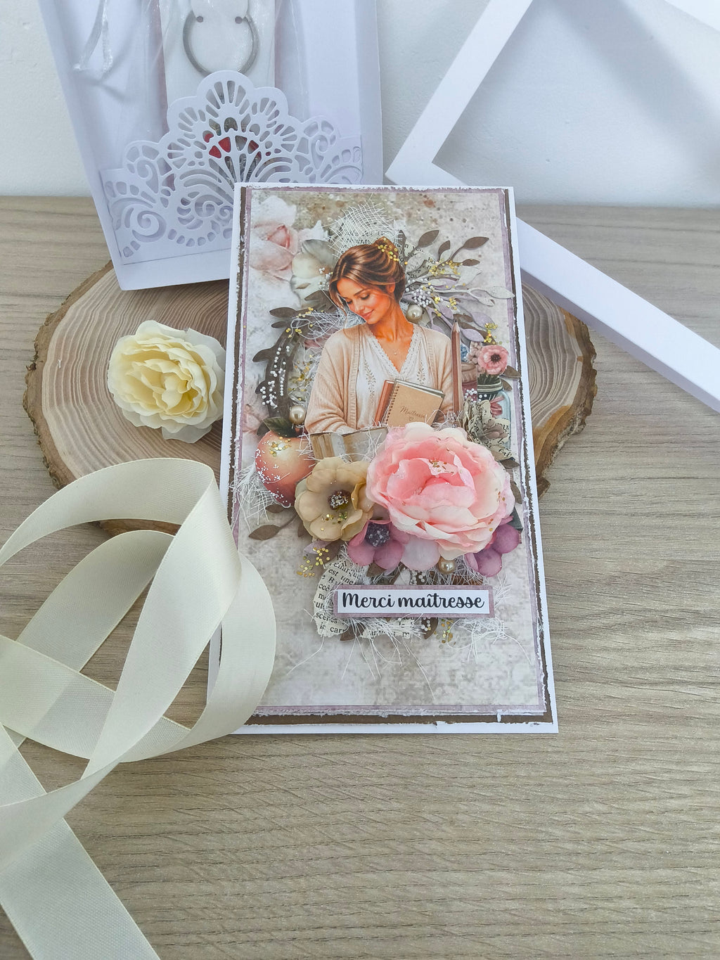 Coffret Carte Cadeau + Porte-Clés Maîtresse — Illustration Vintage Fleurie
