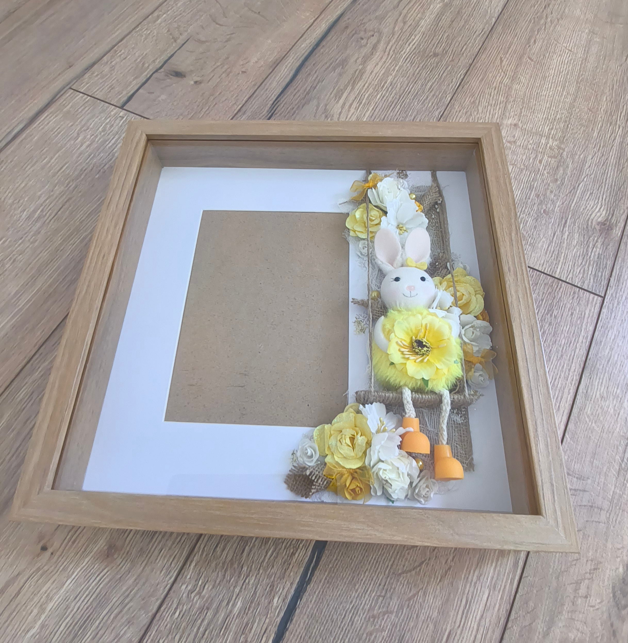 Cadre Naissance Lapin Fleuri — Tons Jaune & Blanc