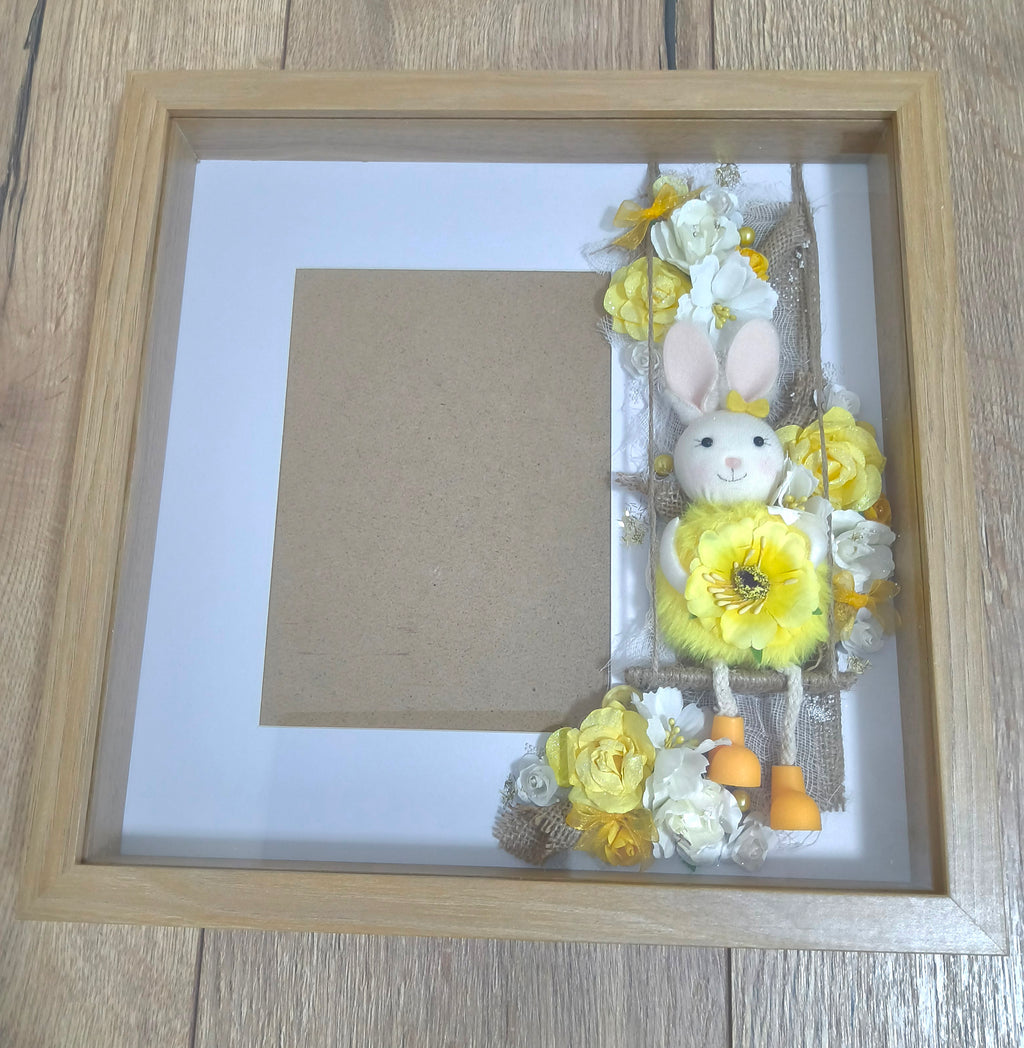 Cadre Naissance Lapin Fleuri — Tons Jaune & Blanc